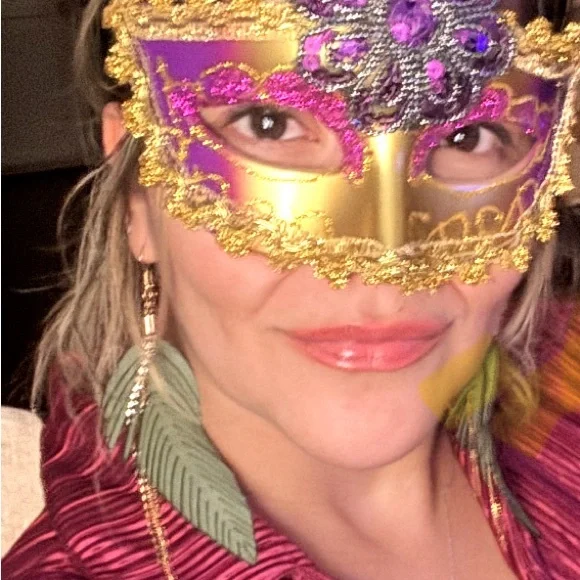 Green leaf earrings with handmade wooden beaded bracelet set - Picture 8 of 8